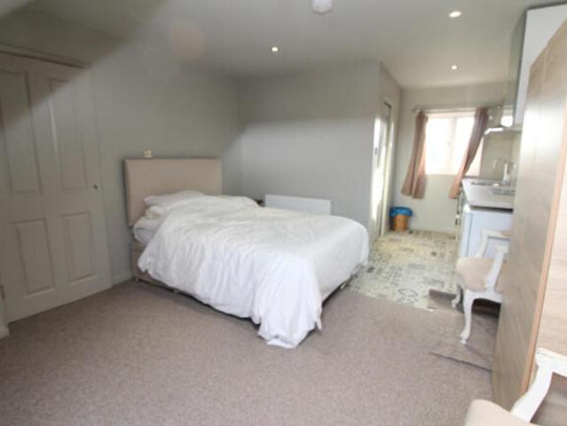 Cottage for rent in Cat Hill