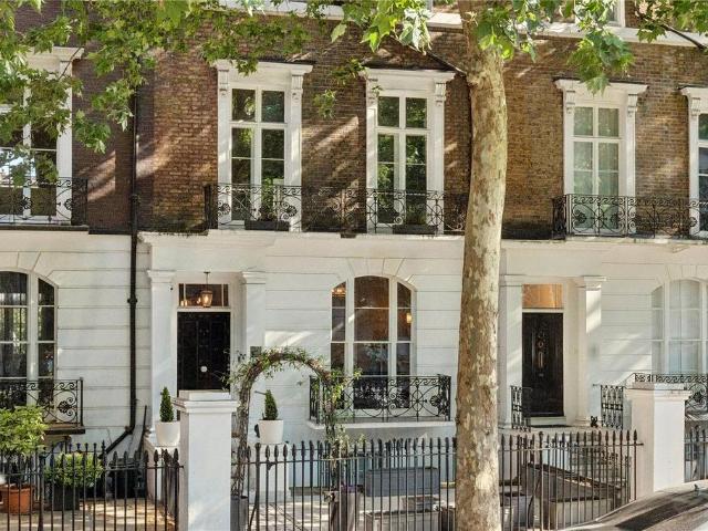 House for sale in Brompton, Greater London