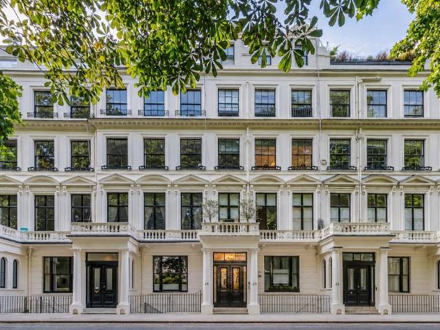 House for sale in Bayswater, Greater London