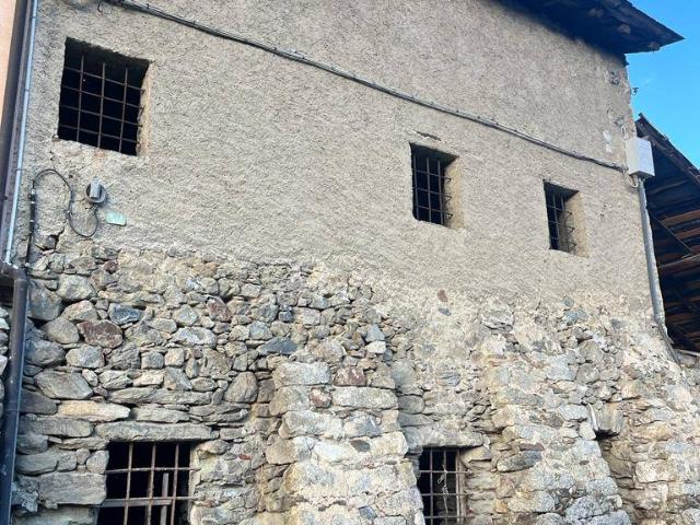 Villa Indipendente in vendita a Quart, Aosta