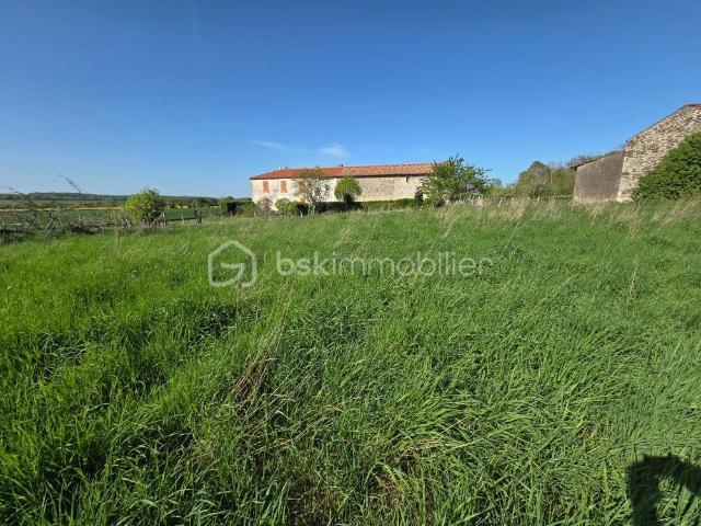 Terrain vente à Fontenay-le-Comte, Xanton-chassenon
