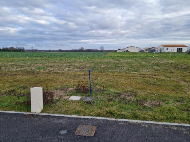 Terrain vente à Saintes, Corme-royal