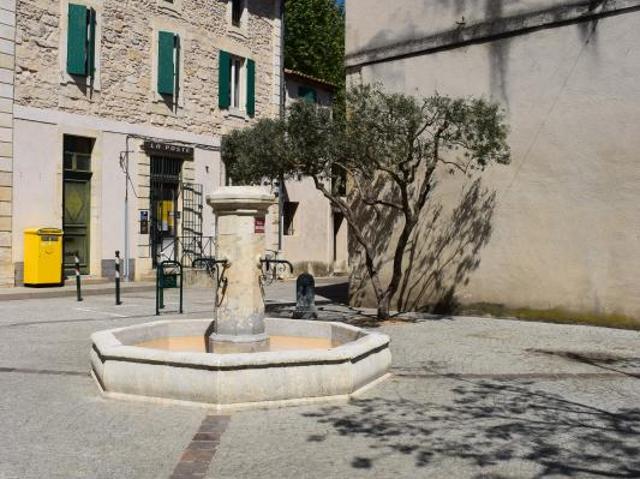 Terrain vente à Nîmes, Comps