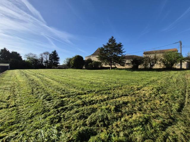 Terrain vente à Confolens, Ambérac