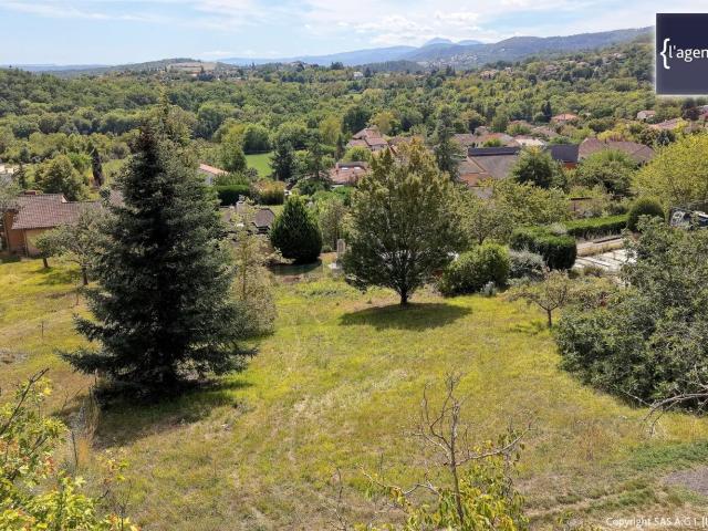 Terrain vente à Les Grosliers, Châtel-Guyon