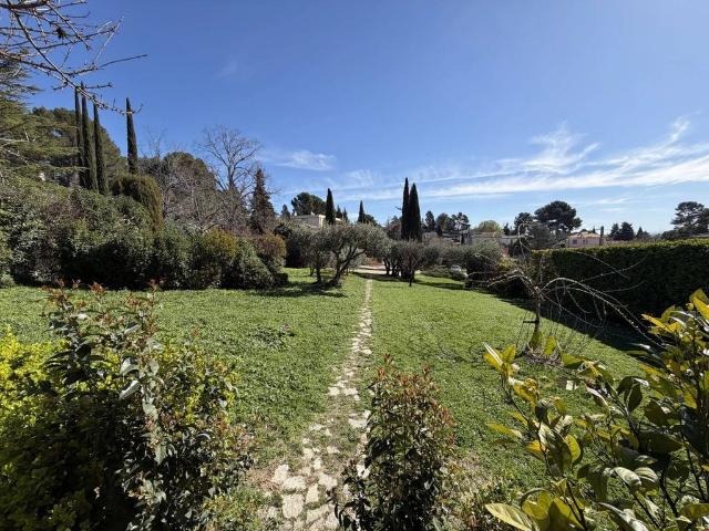 Terrain vente à Aix-en-Provence, Aix-en-provence