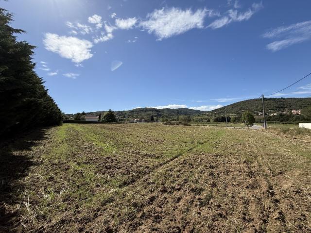 Terrain vente à Les Grands Prés, Félines