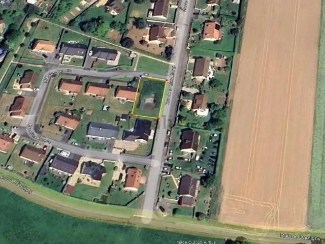 Terrain vente à Les Maisons Brûlées, Lonrai