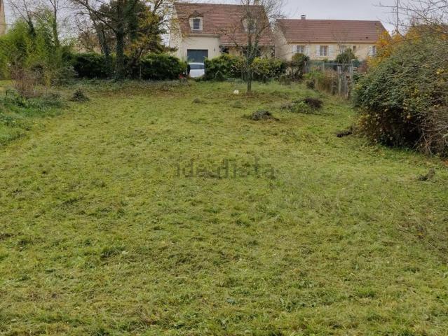 Terrain vente à Villeneuve-la-Guyard, Yonne