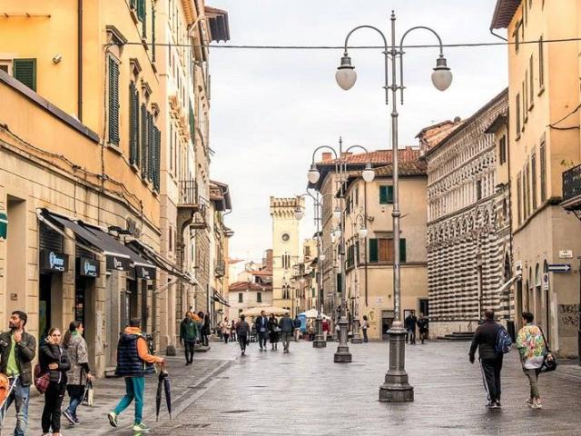 Palazzo in vendita a Pistoia, Toscana