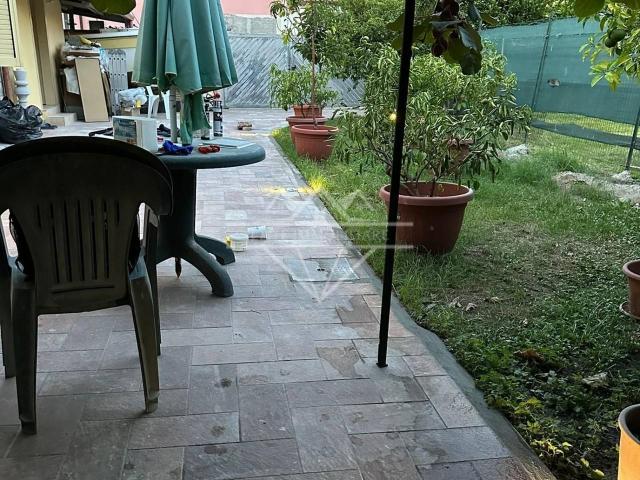 Villa Indipendente in affitto a Marina di Carrara, Carrara