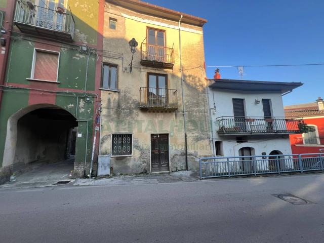 Palazzo in vendita a Aiello Del Sabato, Campania