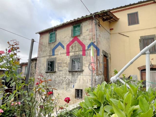 Villa Indipendente in vendita a Cune, Borgo A Mozzano