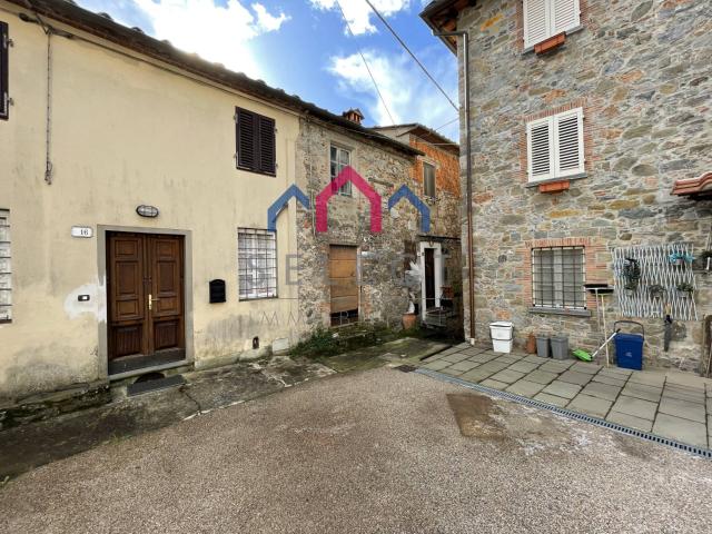 Villa Indipendente in vendita a Unione dei comuni Media Valle del Serchio, Borgo A Mozzano