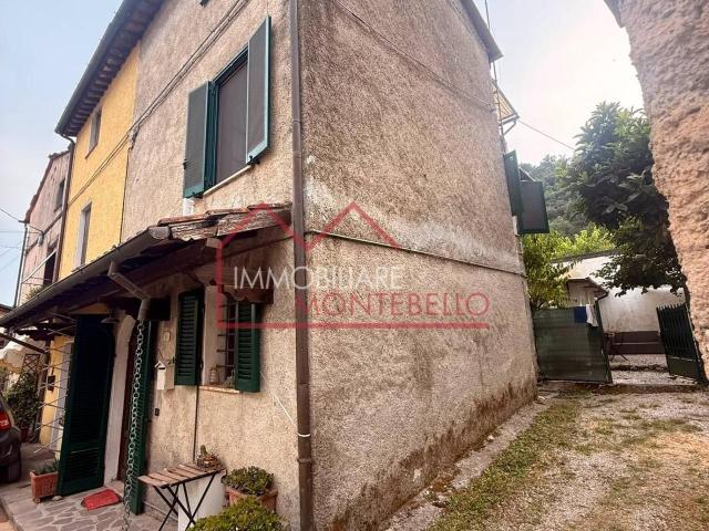 Villa Indipendente in vendita a Montebello, Camaiore