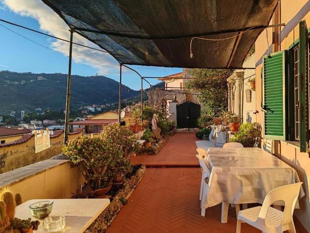 Villa Indipendente in vendita a Pontecimato, Carrara