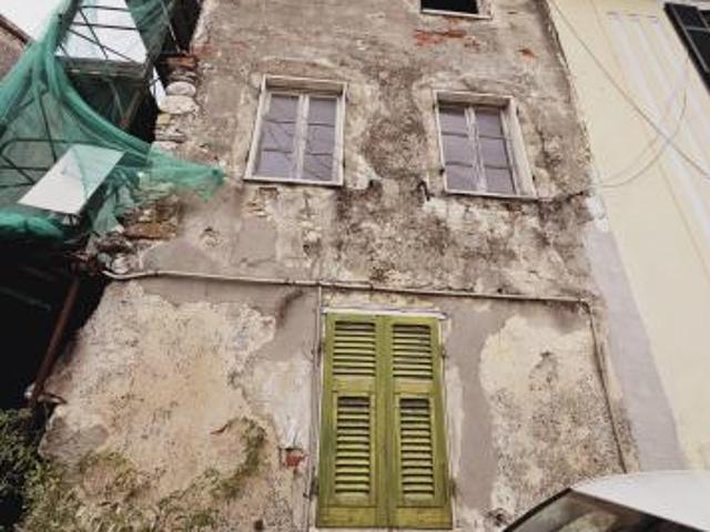 Villa Indipendente in vendita a Carrara, Toscana