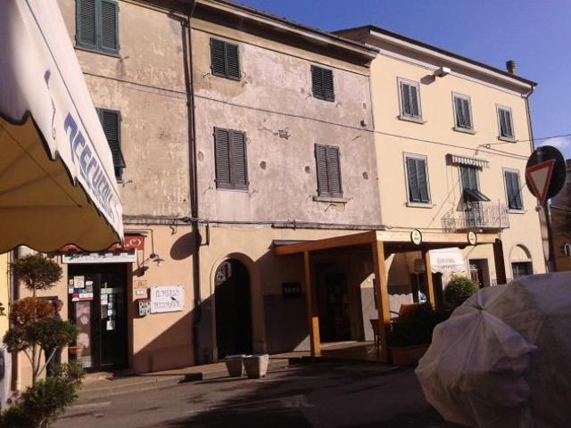 Locale Commerciale in vendita a Casciana Terme Lari, Toscana