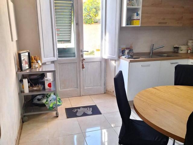 Villa Indipendente in vendita a San Frediano a Settimo, Cascina