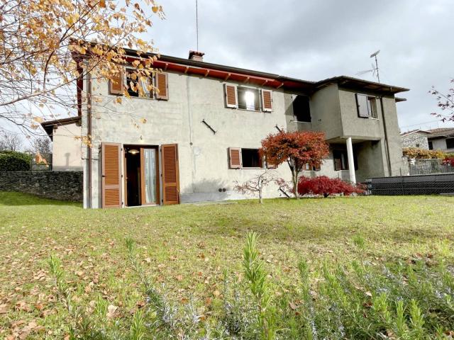 Villa Indipendente in vendita a Unione Comuni Garfagnana, Castelnuovo Di Garfagnana