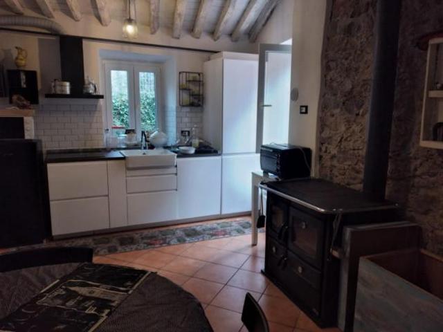 Villa Indipendente in vendita a Carrara, Toscana