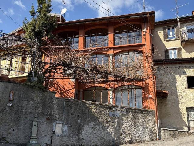 Villa Indipendente in vendita a Comunità Montana Valli del Verbano, Duno