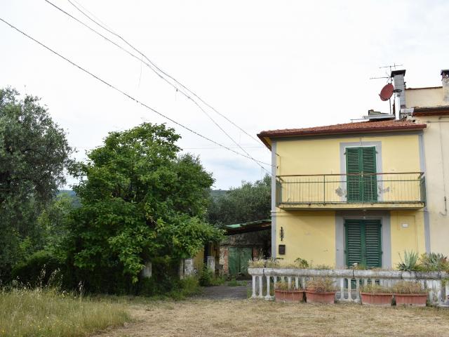 Villa Indipendente in vendita a Cecina, Pistoia
