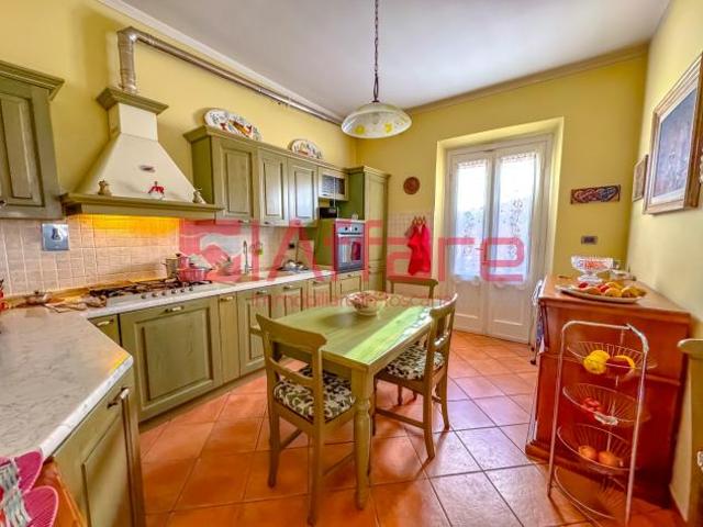 Villa Indipendente in vendita a Montecatini Terme, Toscana