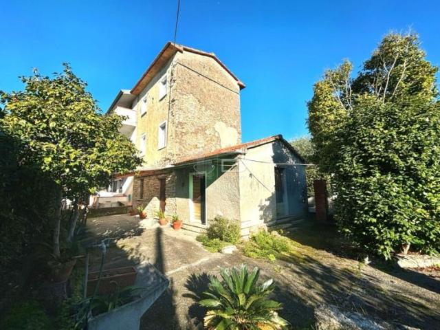 Villa Indipendente in vendita a Montignoso, Massa