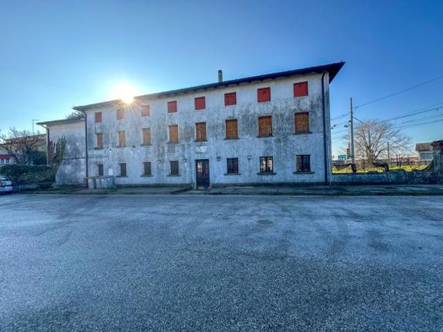 Villa Indipendente in vendita a Palmanova, Friuli-Venezia Giulia