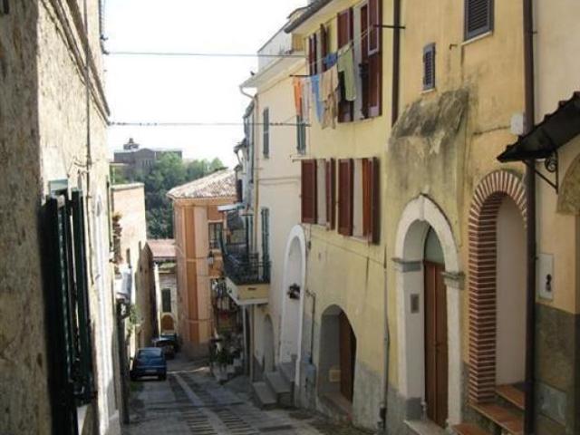 Locale Commerciale in vendita a Penne, Abruzzo
