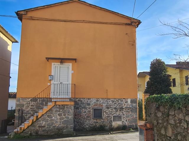 Villa Indipendente in vendita a Uzzano E Castello, Pistoia