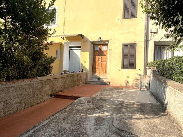 Villa Indipendente in vendita a Prato, Toscana