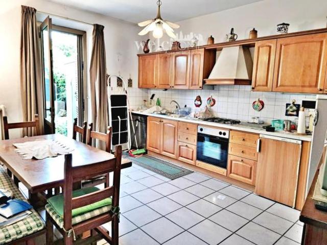 Villa Indipendente in vendita a Campi Bisenzio, Toscana