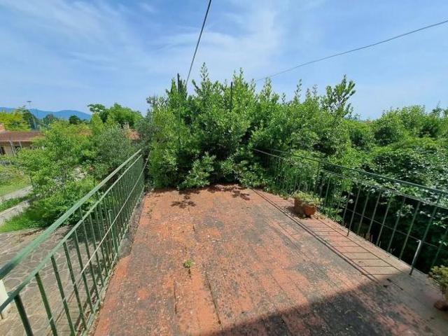 Villa Indipendente in vendita a Campi Bisenzio, Toscana