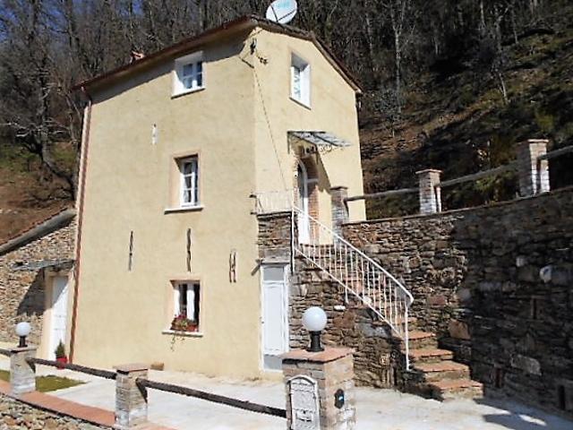Villa Indipendente in vendita a Seravezza, Toscana