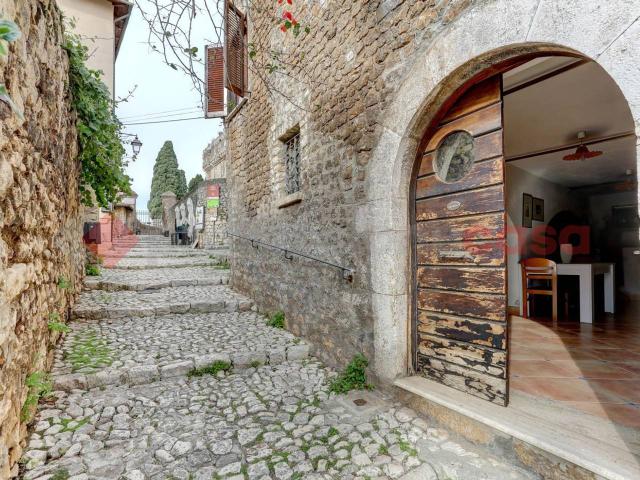 Casa in vendita a Sermoneta, Lazio