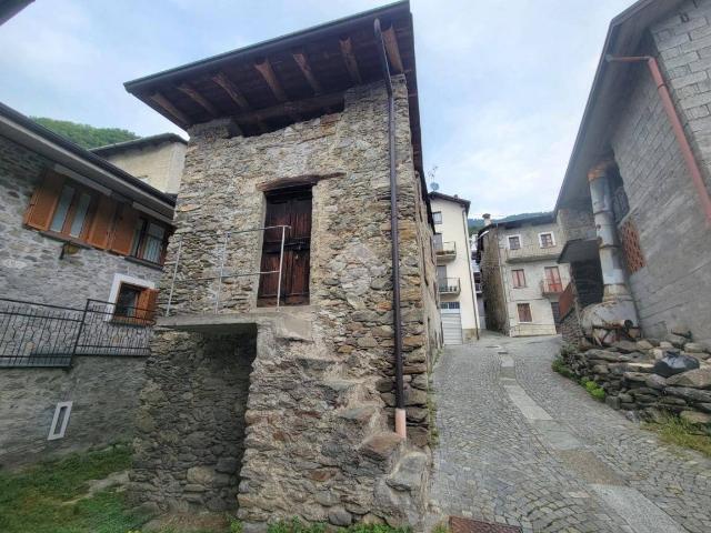 Villa Indipendente in affitto a Buglio In Monte, Lombardia