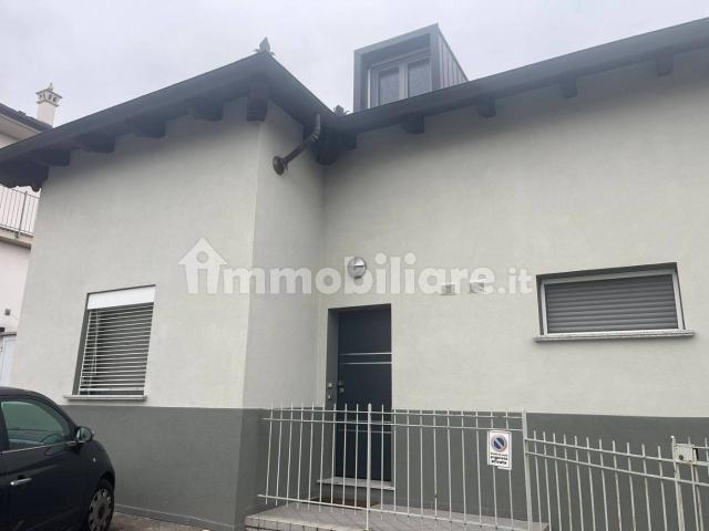 Villa Indipendente in affitto a Borgo Moretta, Alba