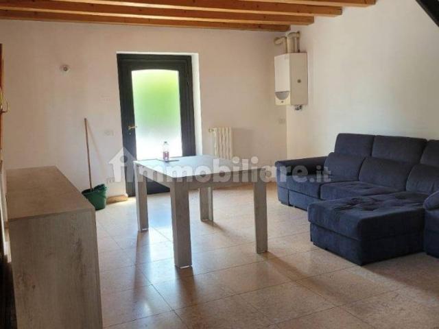Villa Indipendente in affitto a Marzana, Brenzone