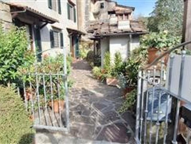 Villa Indipendente in vendita a Villa a Roggio, Pescaglia