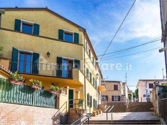 Villa Indipendente in affitto a Marche, Ancona