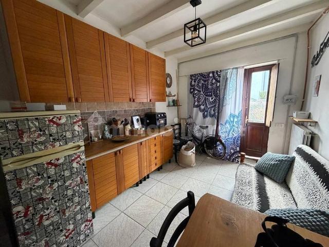 Villa Indipendente in affitto a Travedona, Travedona Monate