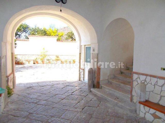Villa Indipendente in affitto a Santa Maria A Vico, Campania