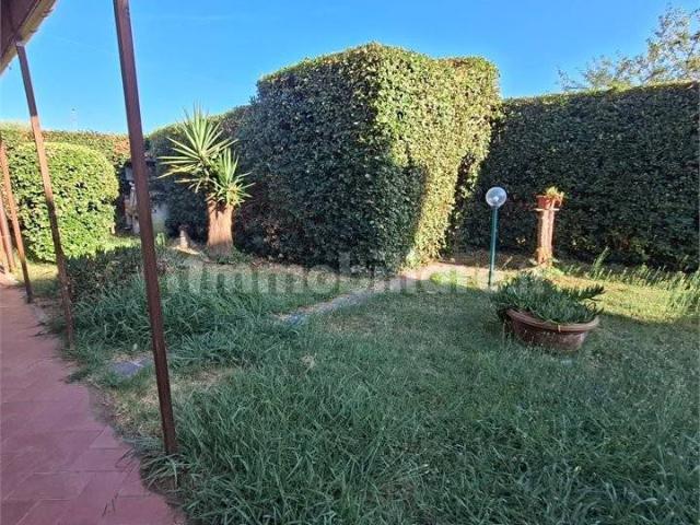 Villa Indipendente in affitto a San Frediano a Settimo, Cascina