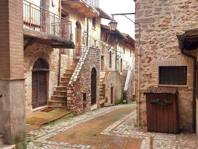 Casa in vendita a Spoleto, Umbria