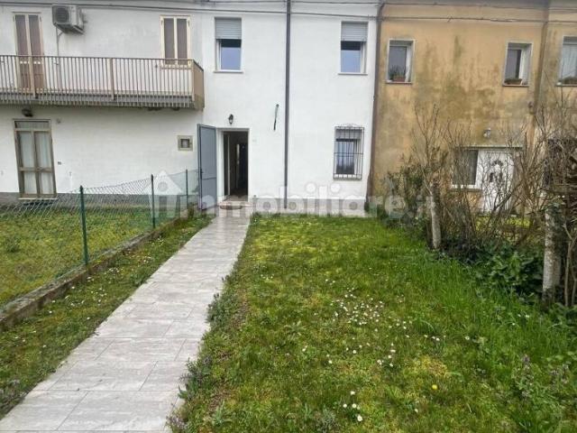 Villa Indipendente in affitto a Unione Terre e Fiumi, Berra