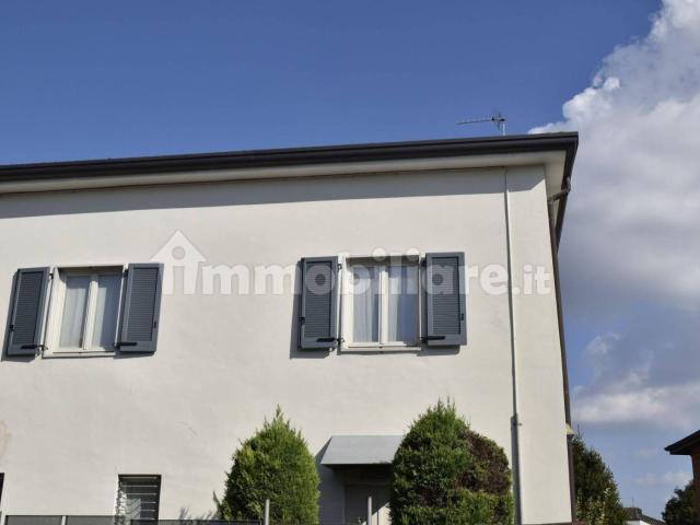 Villa Indipendente in affitto a Valtesse, Bergamo