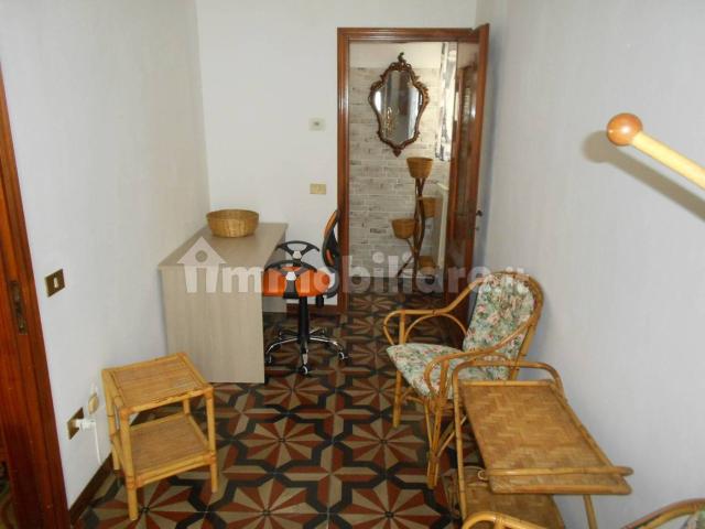 Villa Indipendente in affitto a Biandronno, Lombardia