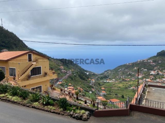 Terreno venda em Câmara De Lobos, Cruz da Caldeira Terreno venda em Câmara De Lobos, Cruz da Caldeira